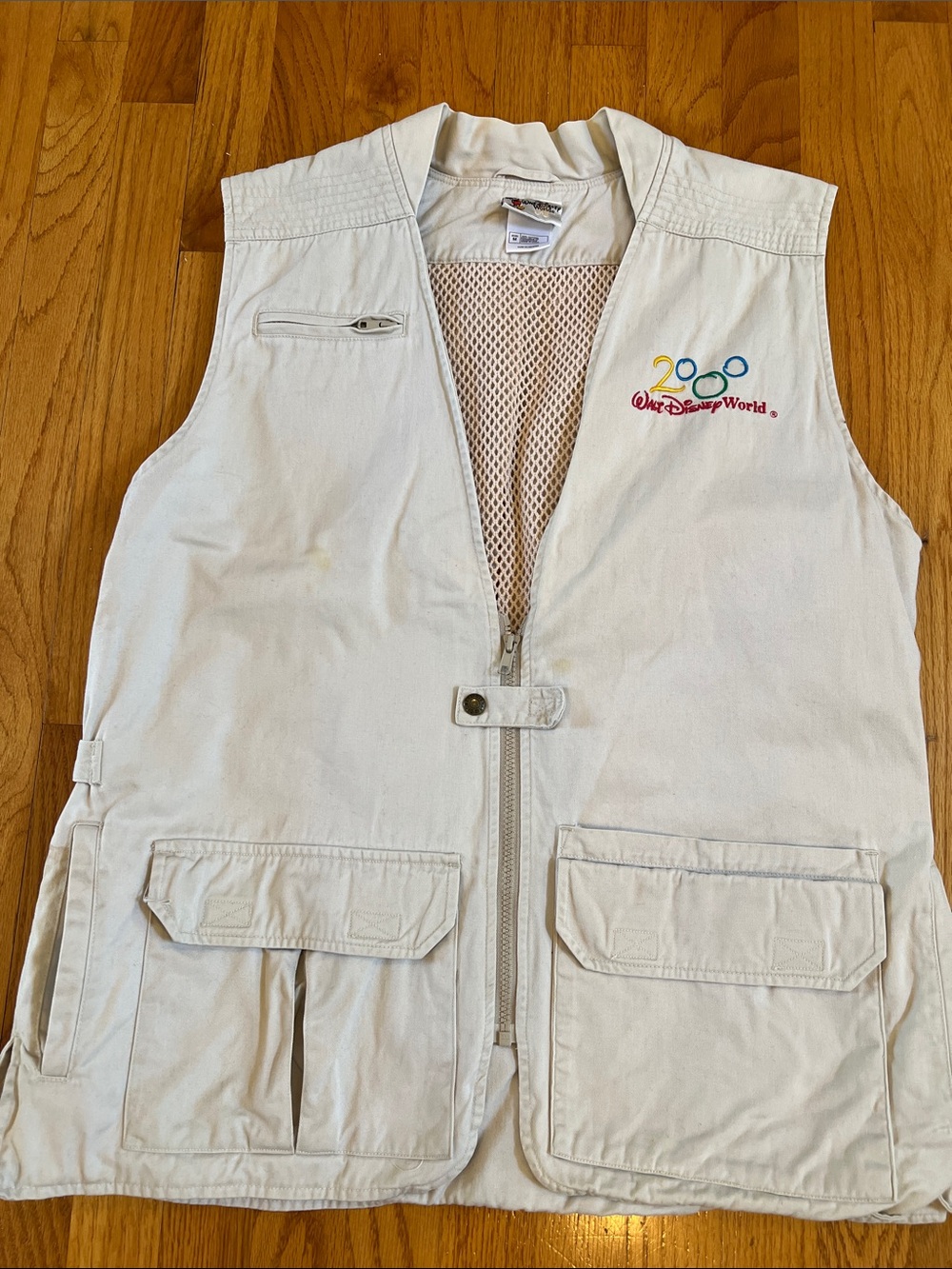 Disney Vintage ivory cotton vest w/embroidered “2000” & Walt Disney World logo